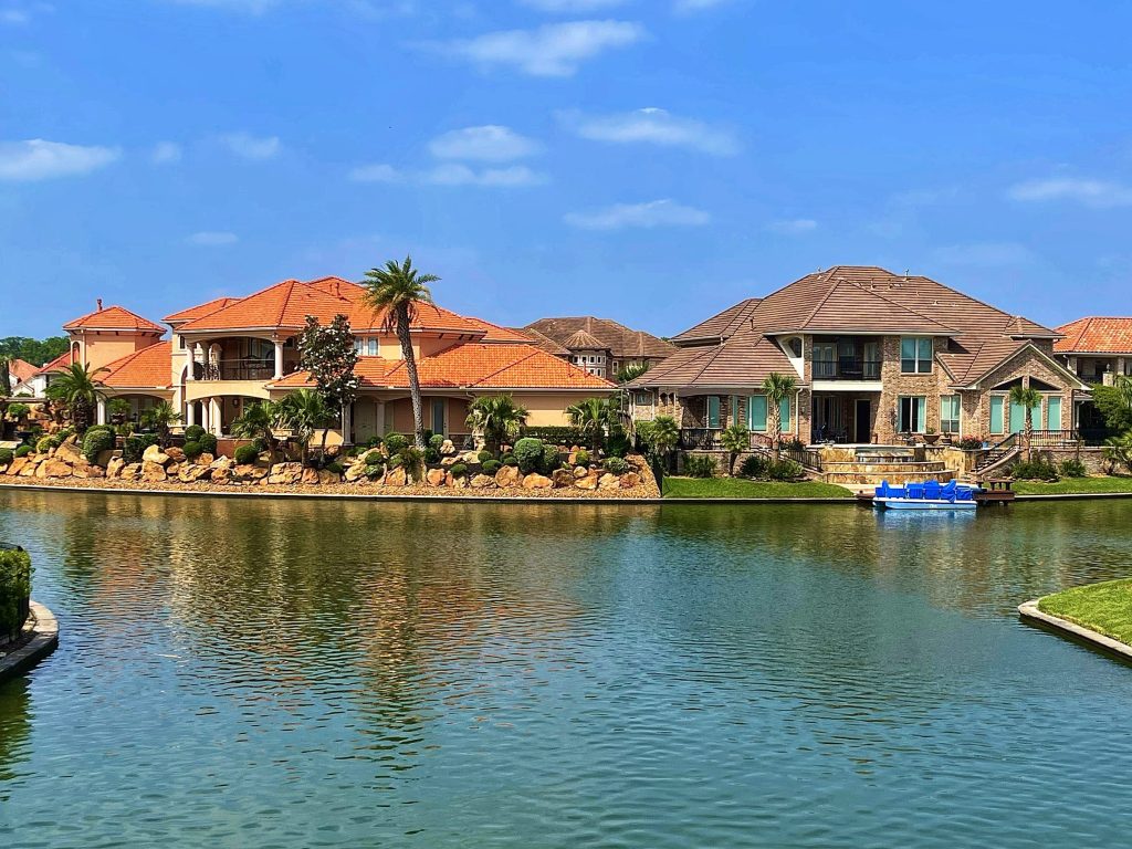 Tile-roofed houses reflected in a rippling lake